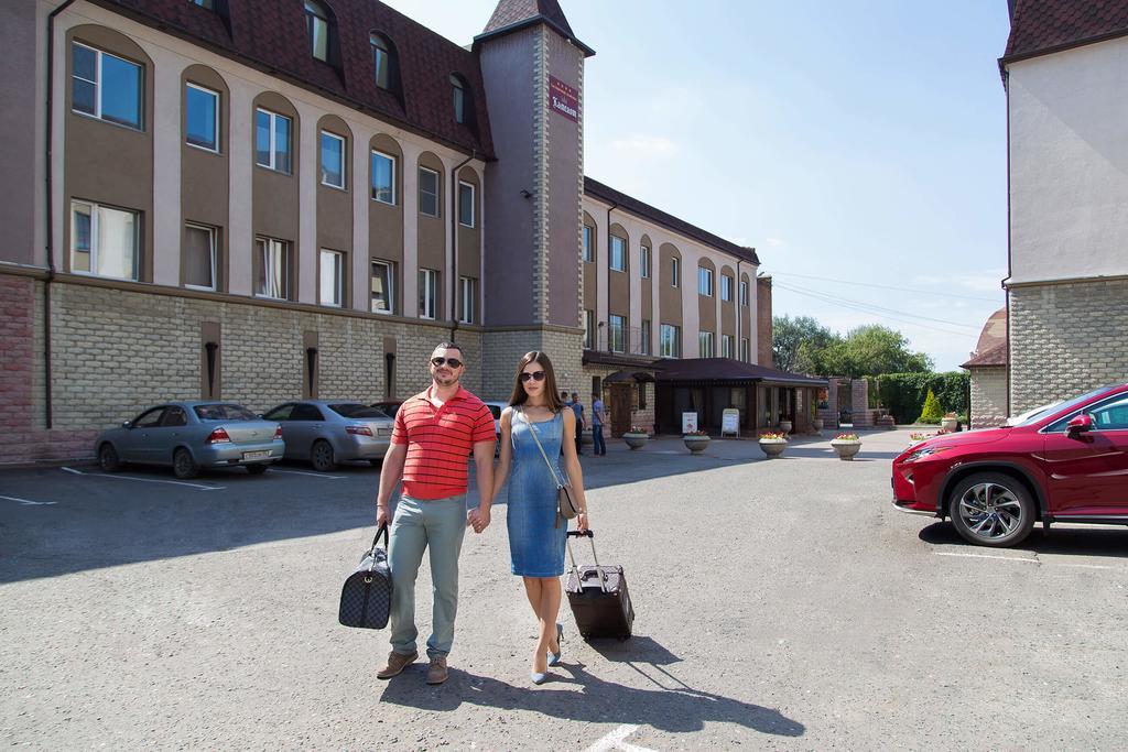 Kamelot Hotel Omsk Exterior photo